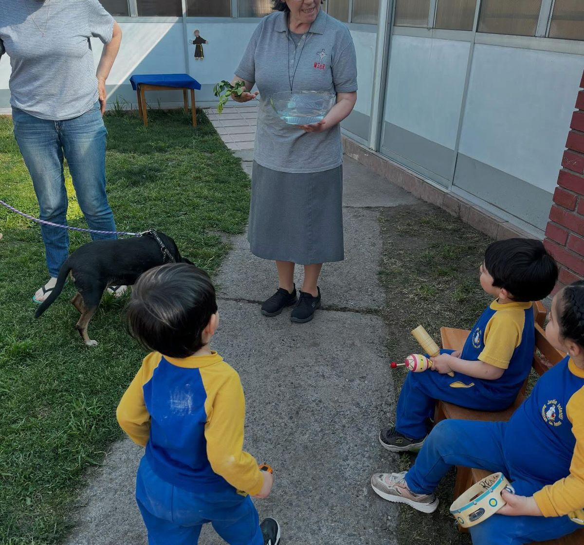 Actividad al aire libre en el jardín infantil en Puente Alto